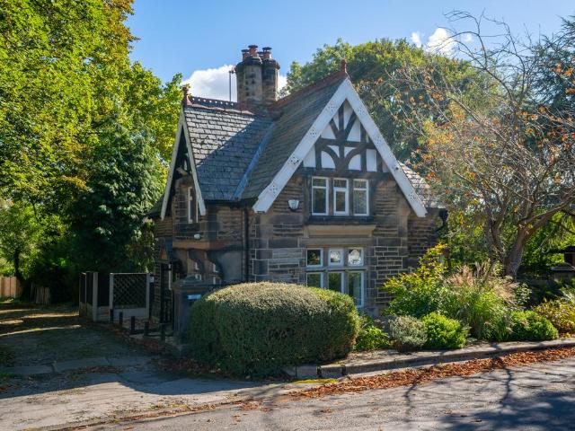House for sale in Oakwood, West Yorkshire