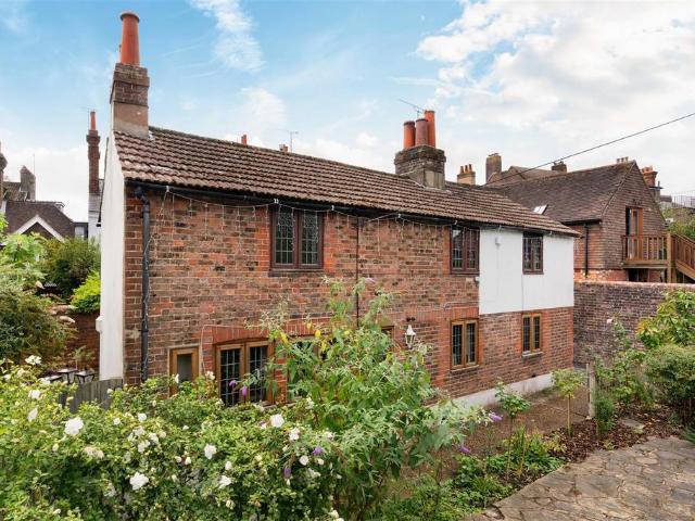 House for sale in Perryfields, West Sussex