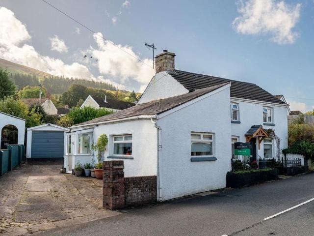 House for sale in Llanfoist Fawr, Govilon