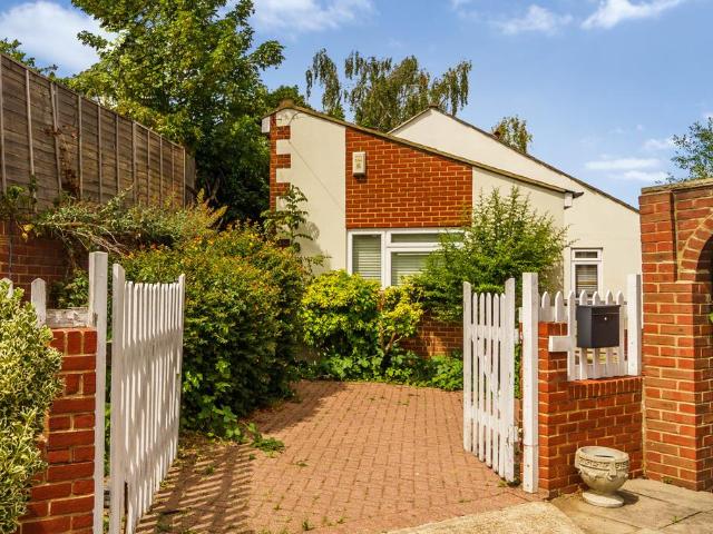 House for sale in London Borough of Merton, Raynes Park