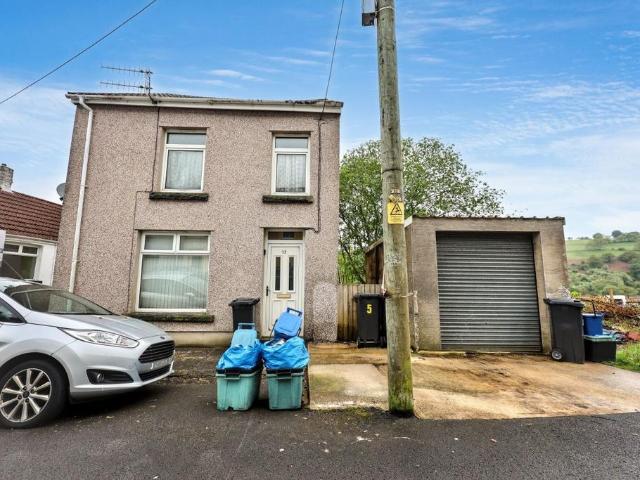 House for sale in Bedlinog