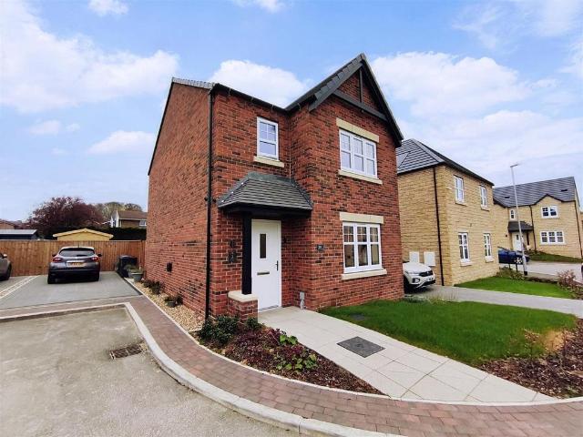 House for sale in Mapplewell, South Yorkshire