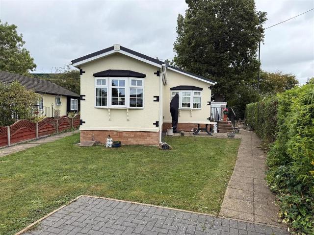 Park Home for sale in Elstree and Borehamwood, Borehamwood