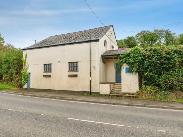House for sale in Sladesbridge, Cornwall