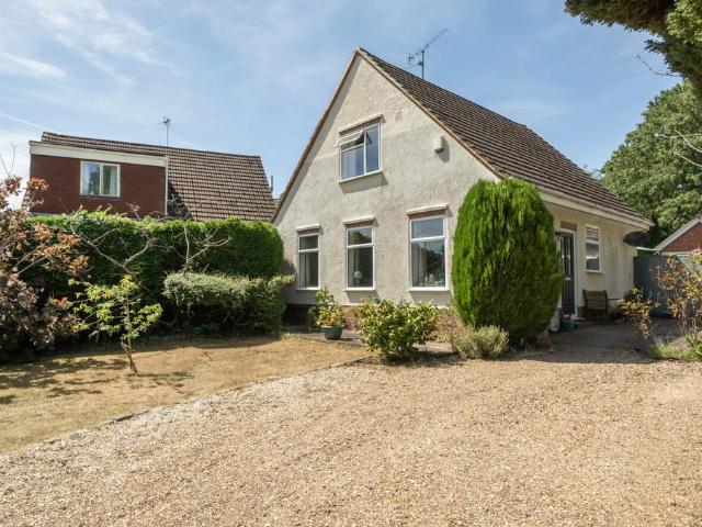 House for sale in Woodley