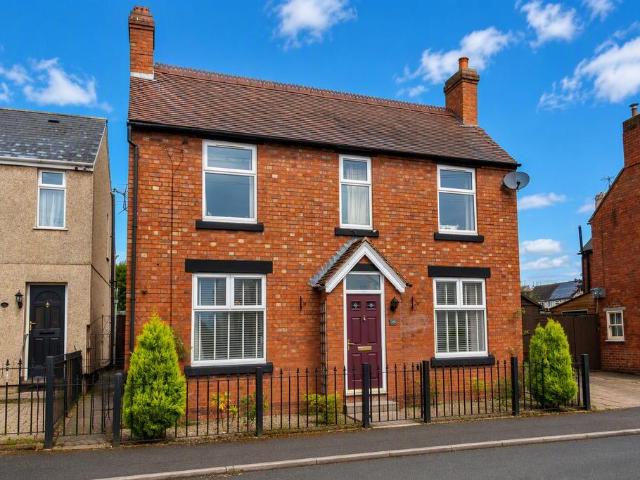 House for sale in Broomhill, Chadsmoor