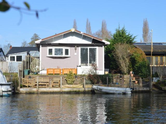 House for sale in Hampton, Greater London