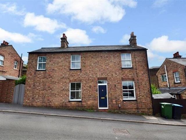 House for sale in Hall Park, Pouchen End