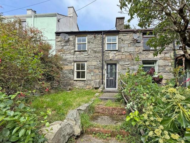 House for sale in Llanllyfni, Talysarn