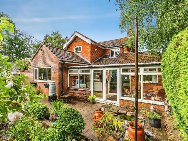 House for sale in Barton Stacey, Hampshire