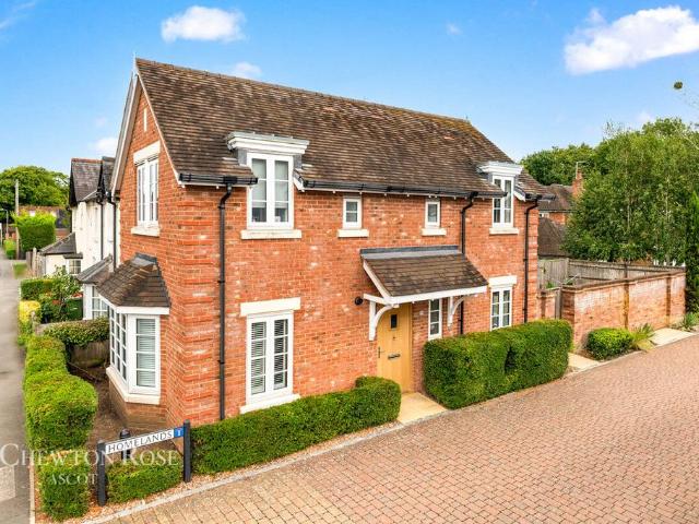 House for sale in Cranbourne, Winkfield