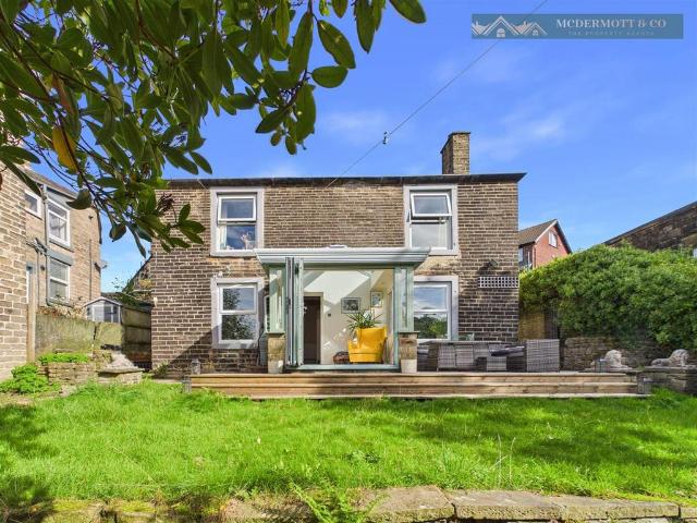 House for sale in Springhead, Oldham