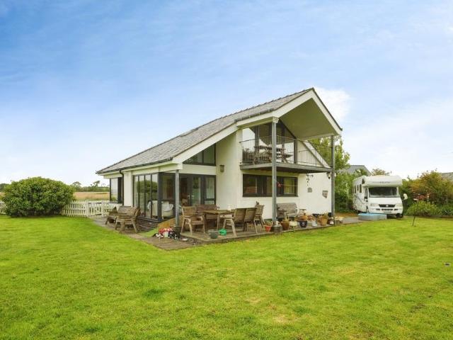 House for sale in Llanfaglan, Wales
