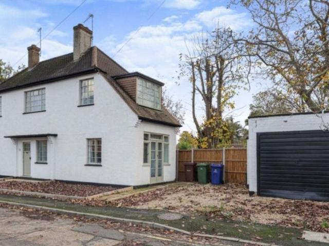 House for sale in Harrow Weald, Greater London