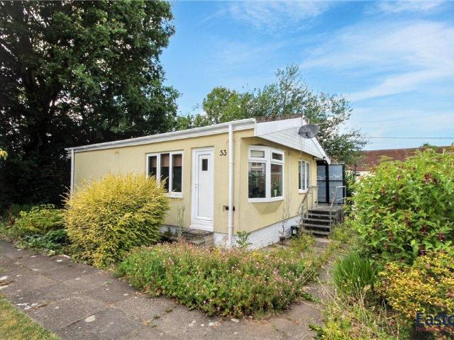 House for sale in Box Hill Village, Pachesham Park