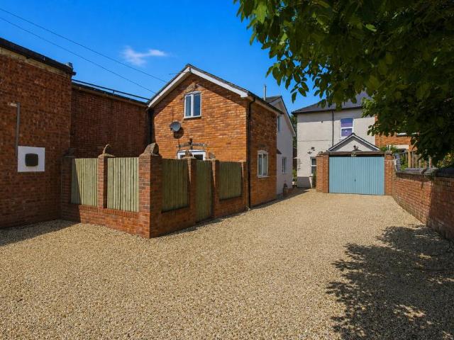 Flat for sale in Malvern Link, Malvern Hills