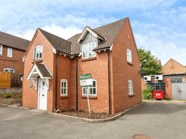 House for sale in Cliff Hill, Warwick