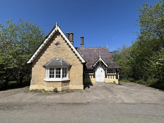 House for sale in Llanfihangel Aberbythych