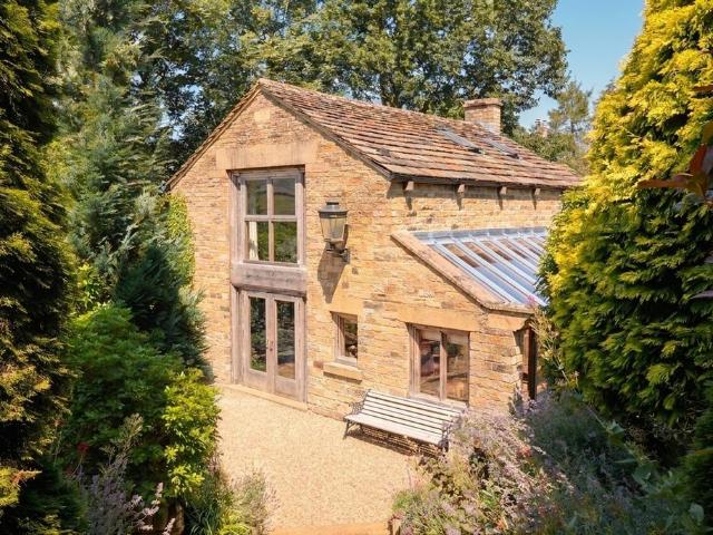 House for sale in Charlesworth