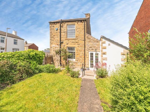 House for sale in Hanging Heaton, Dewsbury