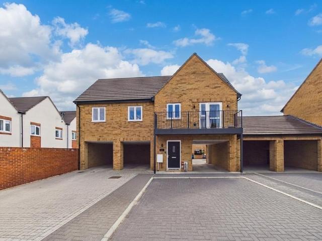 House for sale in The Crescent, Farnborough