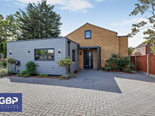 House for sale in Gidea Park, Greater London