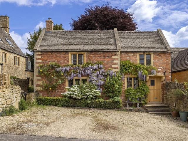 House for sale in Fossebridge, Gloucestershire