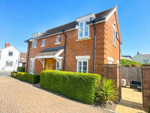 House for sale in Cranbourne, Winkfield