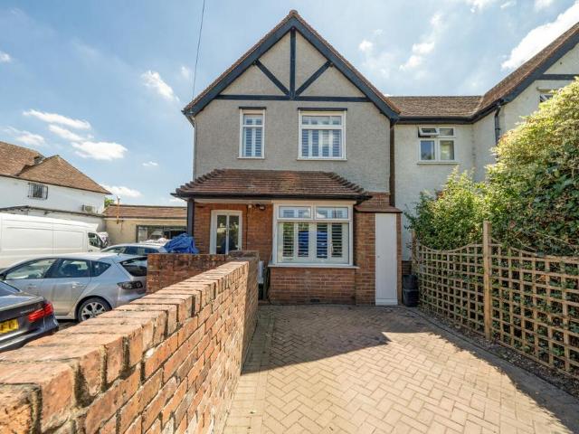 House for sale in Woodley