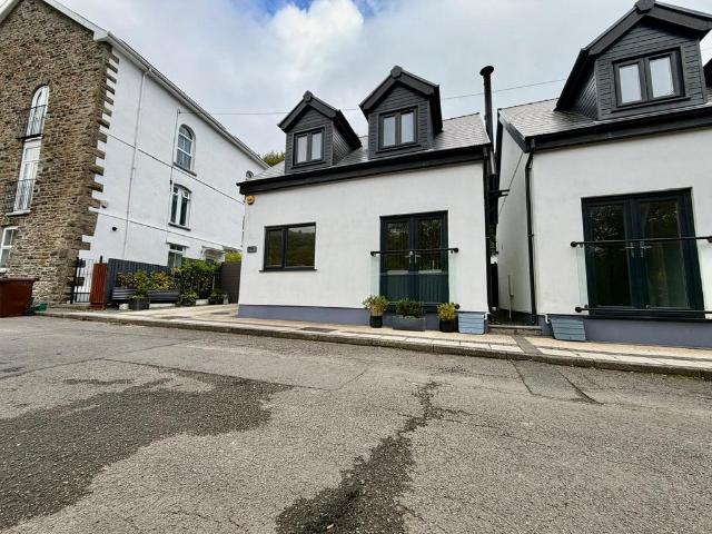 House for sale in Tir-y-felin, Deri