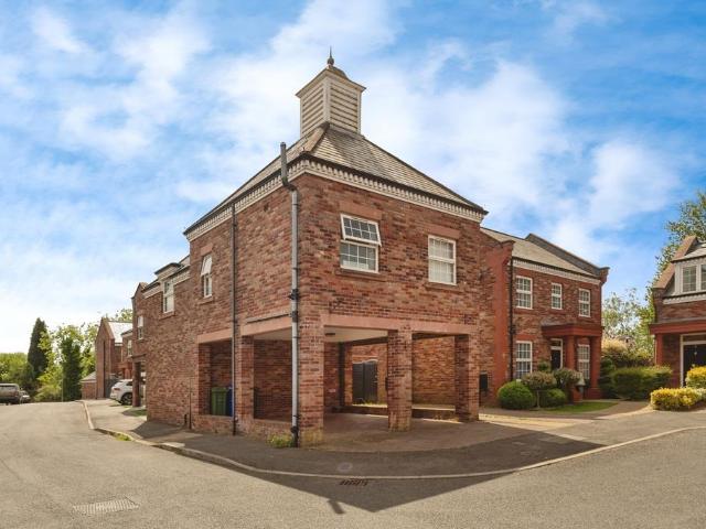 House for sale in Guide Bridge, Greenheys