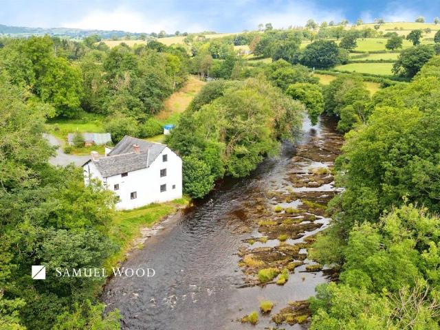 House for sale in Llanfair Caereinion, Wales