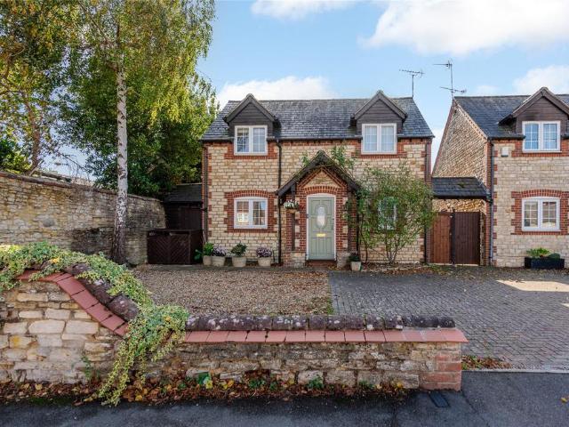 House for sale in Potterspury, West Northamptonshire