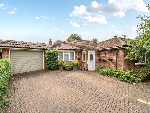 House for sale in Hillview, Surrey