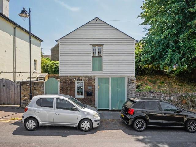 House for sale in Oad Street, Kent