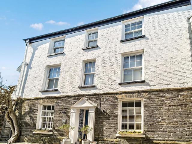 Flat for sale in Fowey, Cornwall