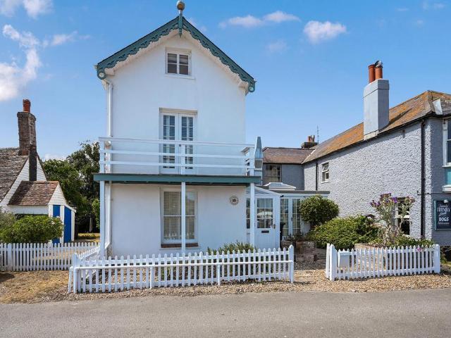 House for sale in Heathlands, East Sussex