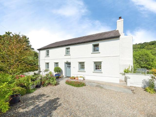 House for sale in Llanfynydd, Wales