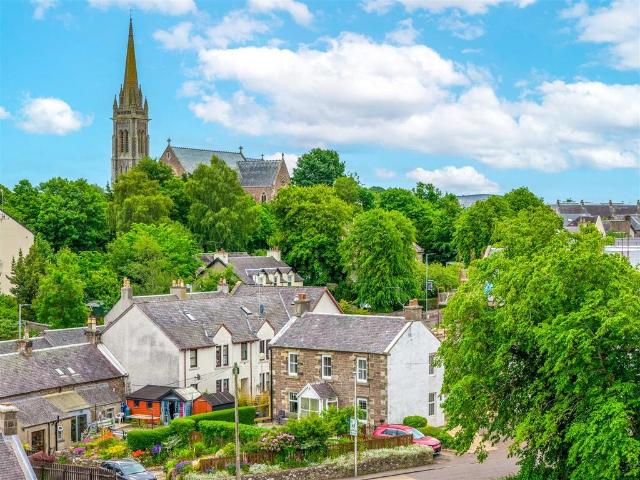 House for sale in Lanark, Scotland