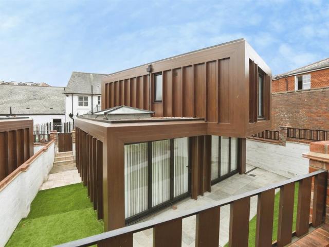 House for sale in Perryfields, West Sussex
