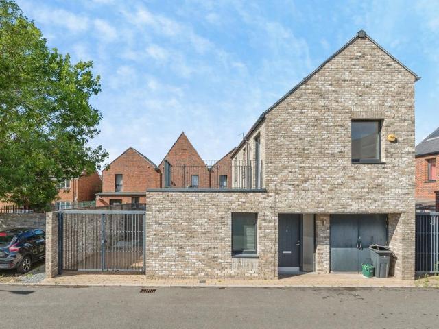 House for sale in Tilbury, Essex