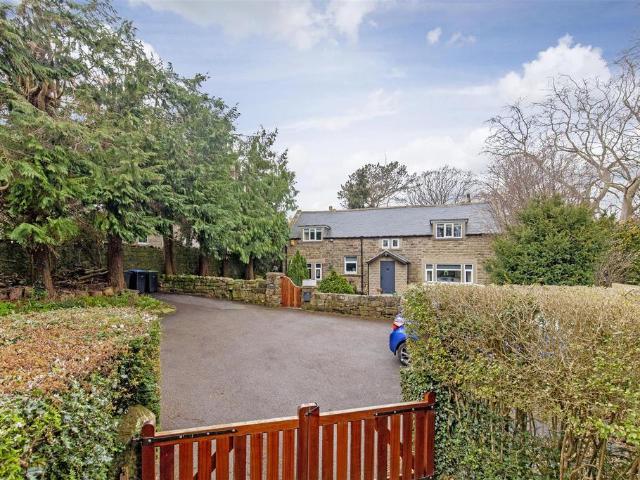 House for sale in Froggatt, East Midlands