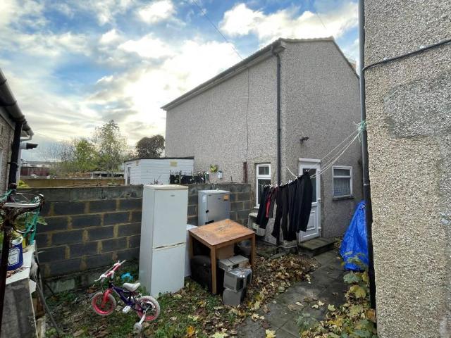 House for sale in Little Ilford, Greater London