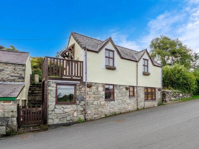 House for sale in Llanddeiniolen, Deiniolen