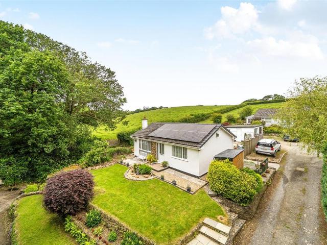 House for sale in Egloskerry, Cornwall