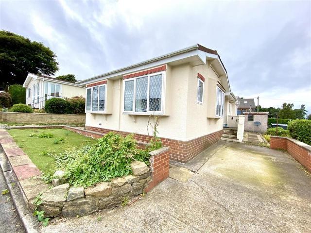 House for sale in Beaumont Park, South Crosland