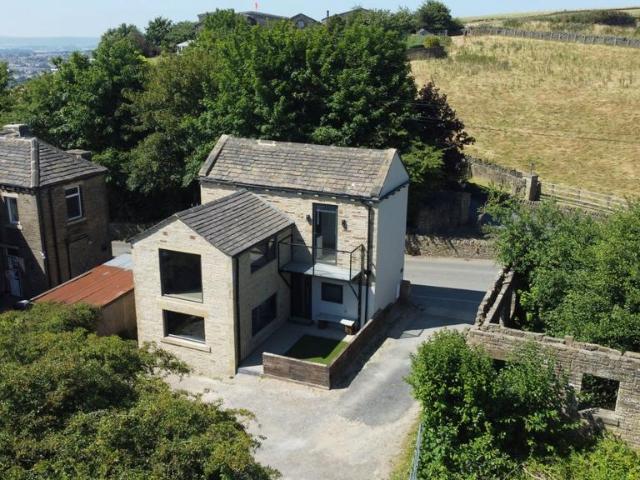 House for sale in Halifax, West Yorkshire