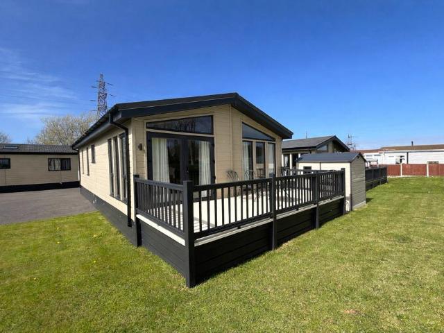 House for sale in Middleton, Bare