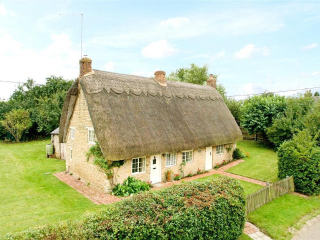 House for sale in Grafton Regis, Northamptonshire