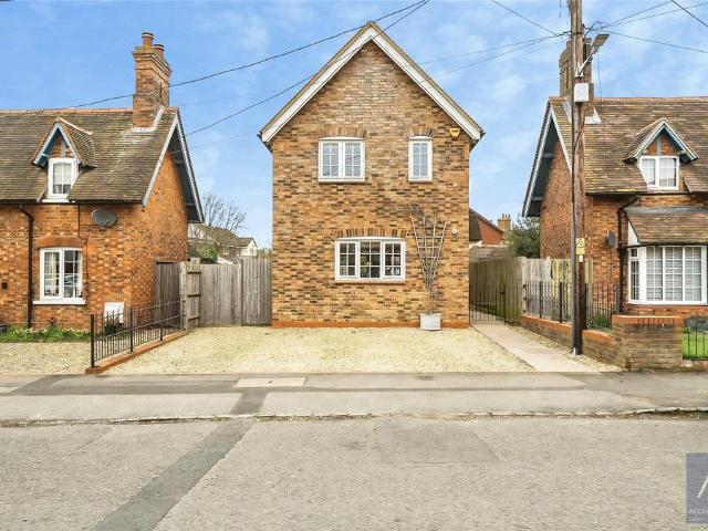 House for sale in Steeple Claydon, Buckinghamshire